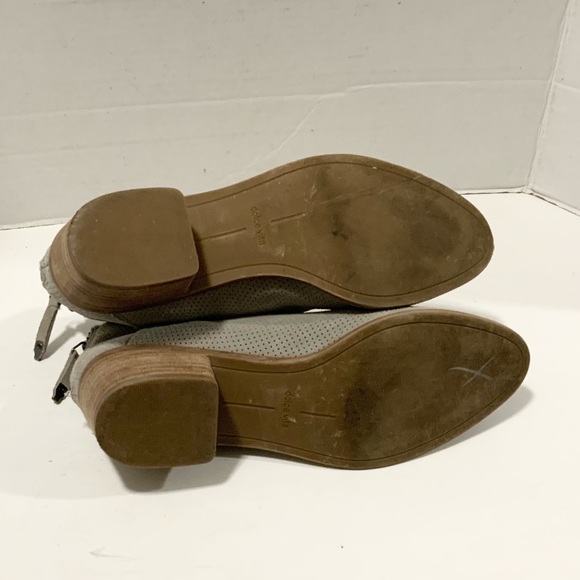 Dolce Vita Karsen Gray Perforated Suede Ankle Bootie Womens Size 8 - Picture 8 of 10